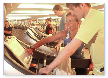 Lauftrainer beim Indoor Joggen Indoor